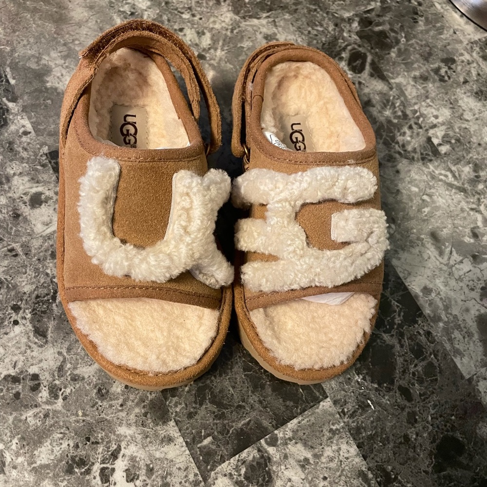 UGG Slide Slippers Chestnut Kids‎ Size 9